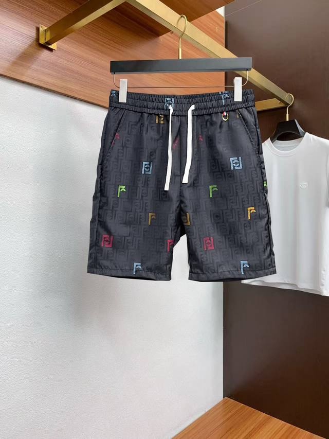 芬迪 夏季 Logo针织运动休闲短裤 Os版型裁剪打造了极其浓郁的复古格调及运动气息.潮男靓女的搭配神器 客供级别锦纶混纺棉面料,精织制作而成,手感及质感的细腻