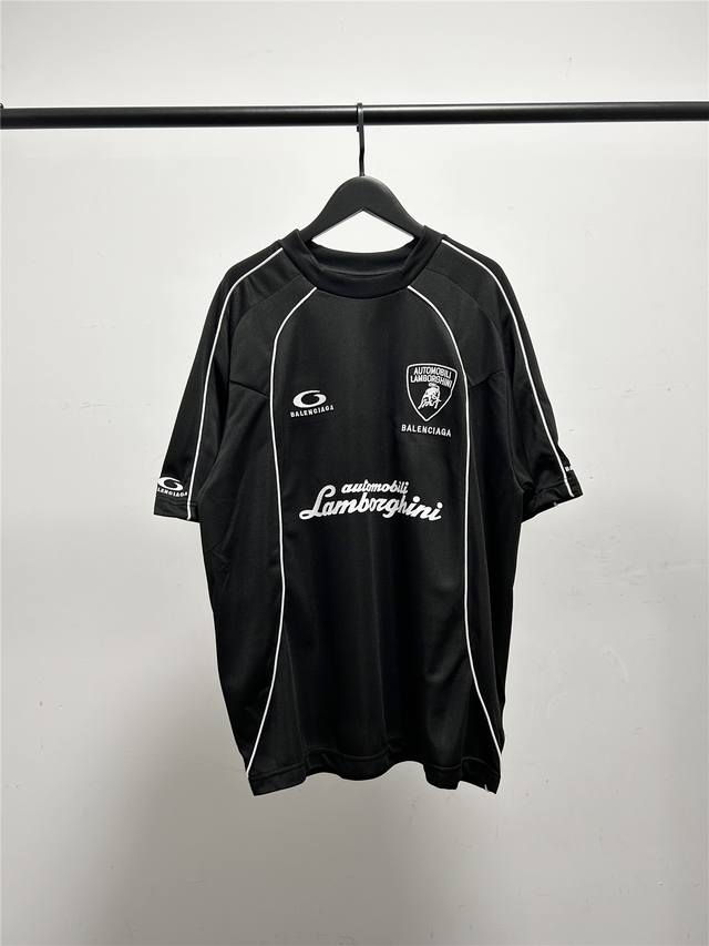 高版本，质量很好！速干网孔面料！2025年新款巴黎世家 Balenciaga男女同款兰博基尼线条网孔面料短袖T恤！ 此款尺码偏大，最小Xs穿到145斤左右！最大