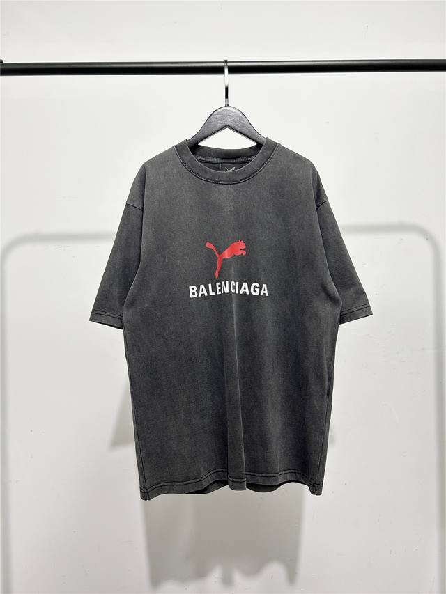 高版本，质量很好！原版包装，柜子最新款领标！巴黎世家 Balenciaga男女同款联名款彪马Puma短袖T恤！此款尺码偏大，最小Xs穿到 斤左右！最大穿到200
