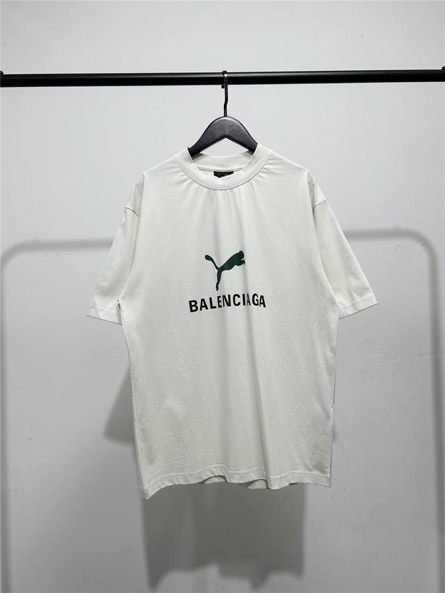 高版本，质量很好！原版包装，柜子最新款领标！巴黎世家 Balenciaga男女同款联名款彪马Puma短袖T恤！此款尺码偏大，最小Xs穿到 斤左右！最大穿到200