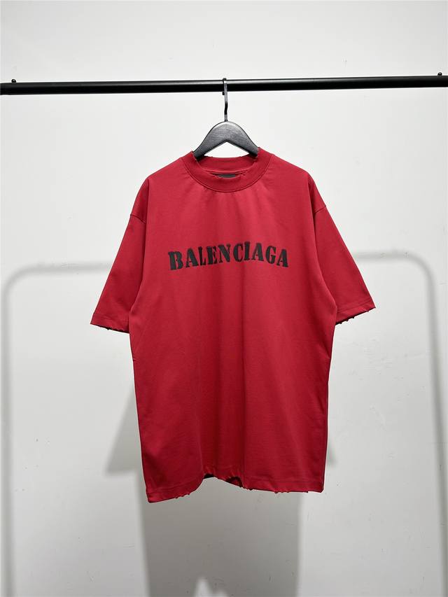 高版本，质量很好！巴黎世家 Balenciaga男女同款涂鸦字母短袖T恤！模糊一排字母款！此款尺码偏大，最小Xs穿到145斤左右！最大穿到215斤左右！ 图案采