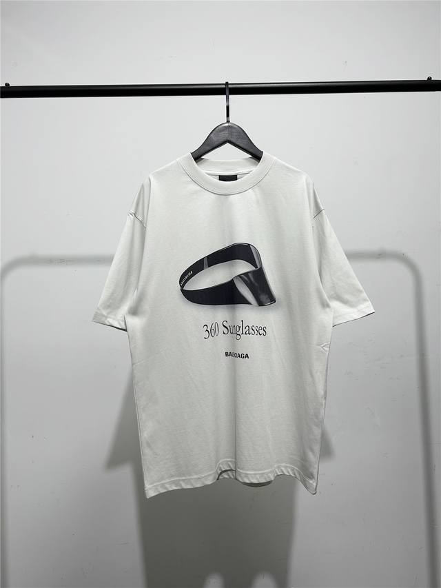 高版本，质量很好！巴黎世家 Balenciaga太阳镜数码直喷印花短袖T恤！此款尺码偏大，最小Xs穿到145斤左右！最大穿到200多斤！ 巴黎世家Balenci