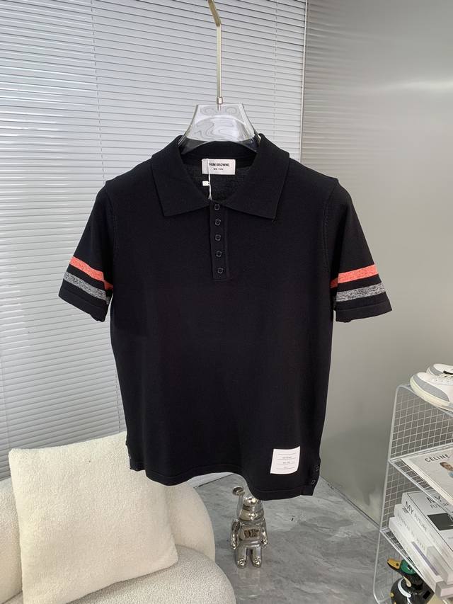 Thom Browne 汤姆布朗 拼色针织Polo衫 升级，灵感源自八十年代复古 原版面料 官方同款 针织 Polo衫 定制 网纱毛衣针织面料 手感非常舒服 春