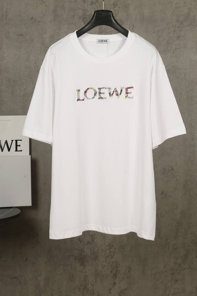 Loewe*罗意威 Loewe*罗意威油画字刺绣短袖T恤 -定制270克32支全棉双纱紧密爽滑面料 布面干净 布纹清晰 手感非常细腻扎实 更加力挺 舒适透气不易