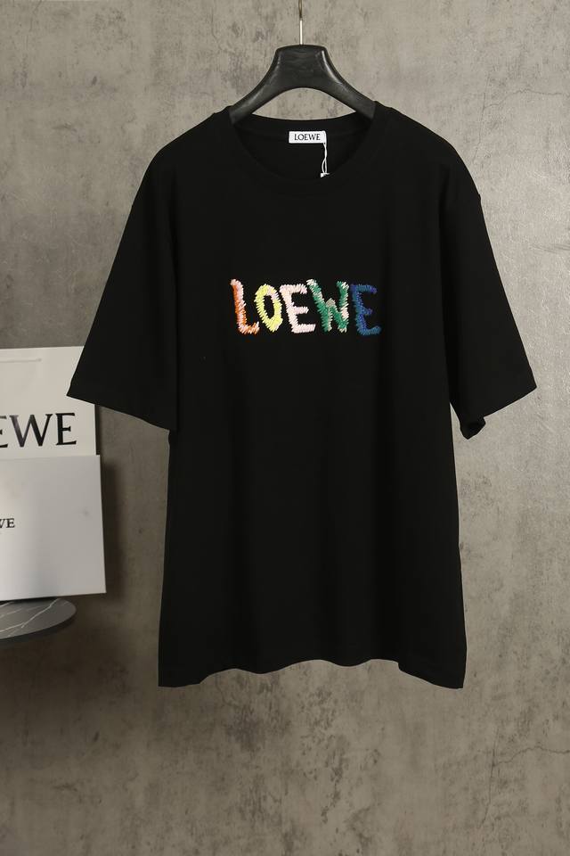 Loewe*罗意威 Loewe*罗意威彩虹刺绣短袖T恤 -定制270克32支全棉双纱紧密爽滑面料 布面干净 布纹清晰 手感非常细腻扎实 更加力挺 舒适透气不易变