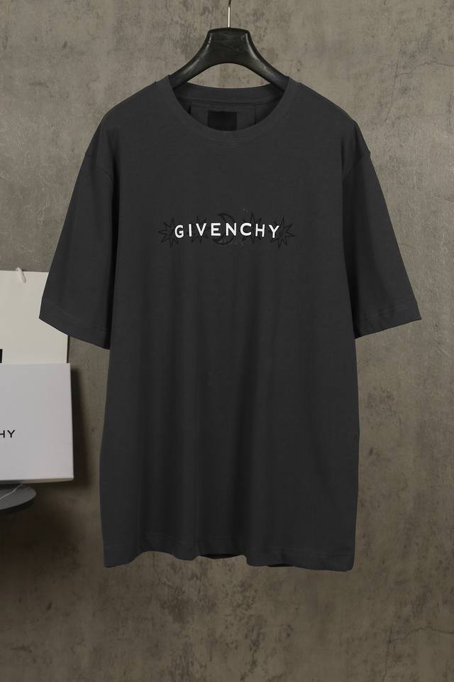 Givenchy*纪梵希 Givenchy*纪梵希八芒星印花短袖T恤 -定制270克32支全棉双纱紧密爽滑面料 布面干净 布纹清晰 手感非常细腻扎实 更加力挺