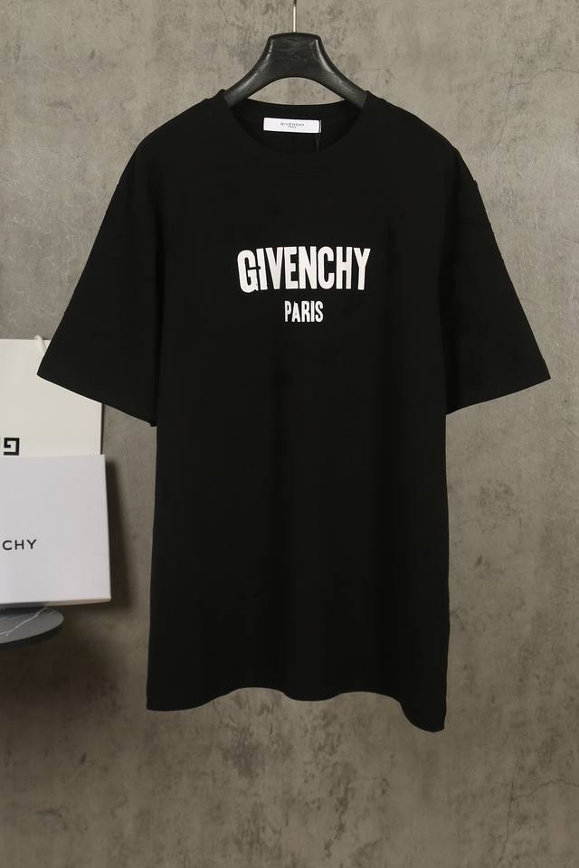Givenchy*纪梵希 Givenchy*纪梵希烧花大破洞印花短袖T恤 -定制260克32支潮牌双面紧密爽滑面料 布面干净 布纹清晰 手感非常细腻扎实 更加力