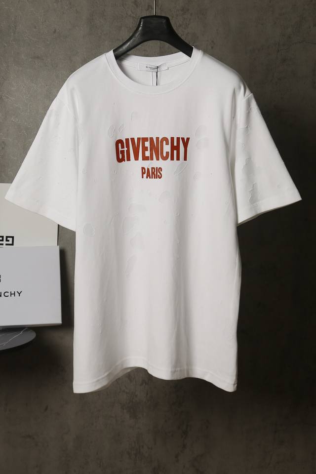 Givenchy*纪梵希 Givenchy*纪梵希烧花大破洞印花短袖T恤 -定制260克32支潮牌双面紧密爽滑面料 布面干净 布纹清晰 手感非常细腻扎实 更加力