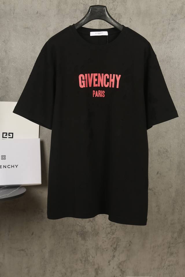 Givenchy*纪梵希 Givenchy*纪梵希烧花大破洞印花短袖T恤 -定制260克32支潮牌双面紧密爽滑面料 布面干净 布纹清晰 手感非常细腻扎实 更加力