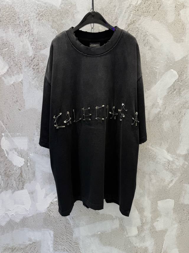 Balenciag* Winter25Ss新款别针洗水做旧破坏短袖T恤 尺码Size : Xs S M L