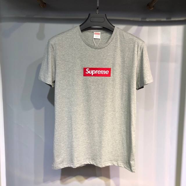 Supreme春夏走秀限量版短袖T恤意大利直飞顶级进囗丝光棉面料 手感舒适 吸汗透气 上身笔挺身段超炫酷 正品防伪镭射二维码 极致奢华 高端大气 送礼自留绝佳之