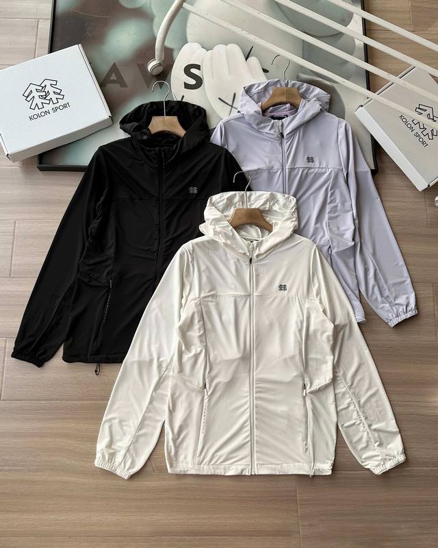 可隆Kolon Sport Hike 系列 弹力针织连帽印花 凉感防晒服 防晒Upf80+内里全包边 面料全部采用高定制面料，轻质量感，挺阔有型，四面弹结构，同
