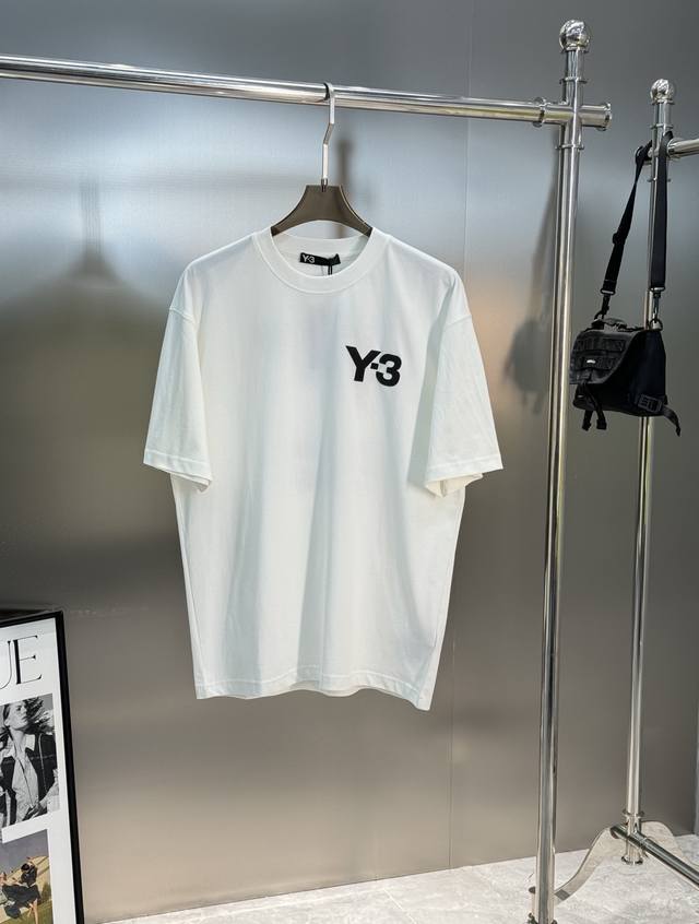 Y-3 山本耀司25S新款纯棉短袖！男女同款！品牌图形以标志性的元素做为特色，成就2025最火最潮的Icon..甄选230G舒适纯棉面料.定制螺纹.手感柔软上身