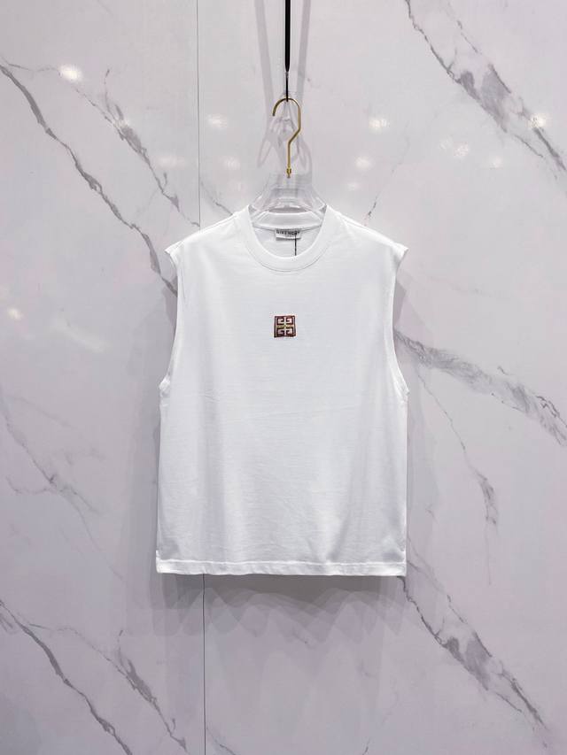 纪梵希背心 夏季新款胸前标志性品牌刺绣Logo纯棉T恤太绝啦 纯棉材质超舒服，柔软亲肤，宽松版型超友好，轻松穿出时髦感。胸前Logo立体感十足，细节满满。喜欢的