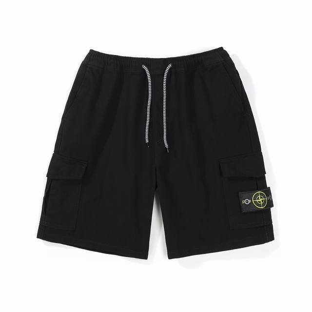 供 Stone Island石头岛经典徽章款工装短裤 优选高品质纯棉工装斜纹布 穿着硬挺有型 舒适度极高 面料已预水洗 辅料全部开模 定制徽标章仔 口袋套结处理