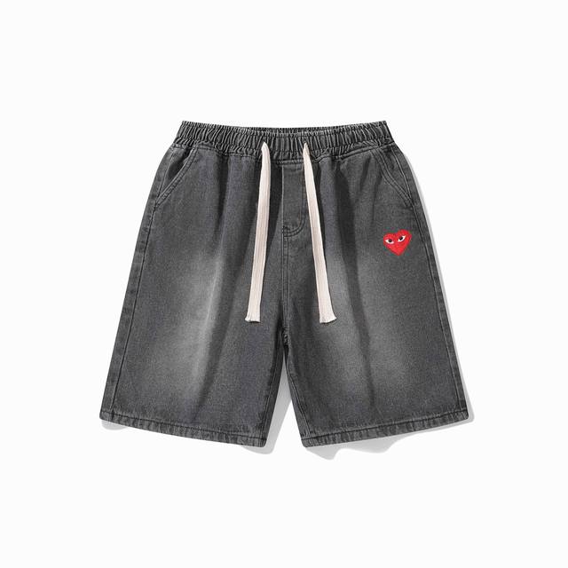 供 Cdg Play川久保玲爱心绣标休闲复古水洗牛仔短裤 主标 水洗 辅料齐全 品牌精密刺绣标 原单品质必入款 独家定制重磅丹宁牛仔面料 多重水洗工艺 用料厚实