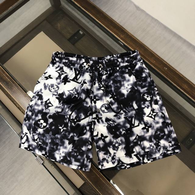 Lv最新官网走秀款 Lns网红爆款沙滩裤 满花沙滩裤 内带网纱里布 松身透气 居家旅游必备佳品！！ 码数：M-3Xl