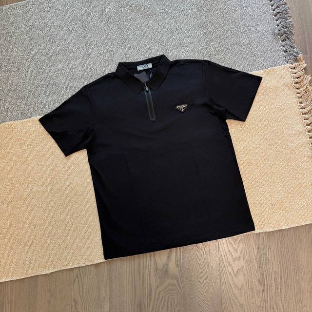 供 Prada普拉达三角皮标凉感Polo短袖 定制主标 辅料 水洗齐全 真皮级别品牌皮标 甄选轻量化科技凉感面料 上身舒适透气有质感 冰丝爽滑亲肤 吸湿排汗 极