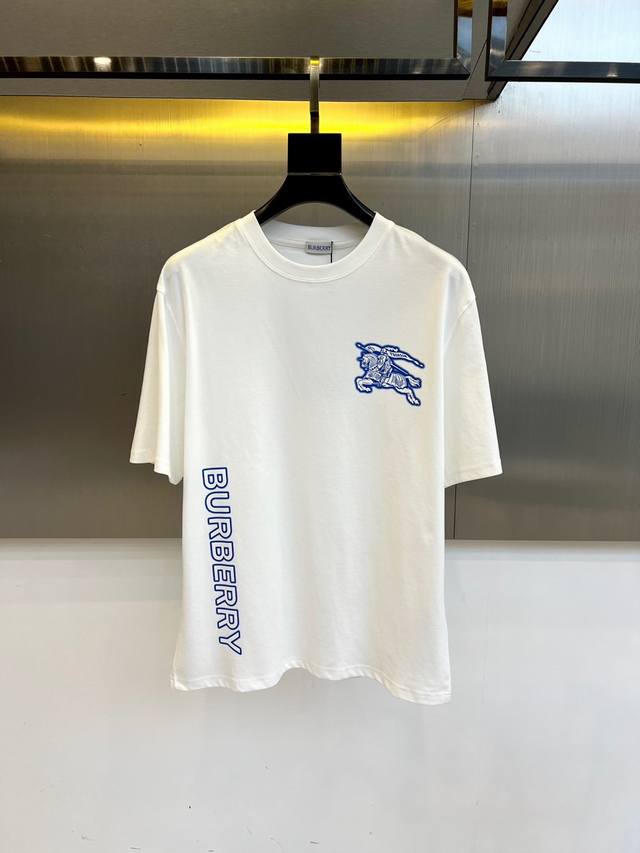 顶级版本 区别通货 2025 Burberry 巴宝莉 夏季新款 重磅推出双纱纯棉面料短袖 春夏走秀款 个性独家款式 男女同款 采用进口定制定染面料 后领锁链底