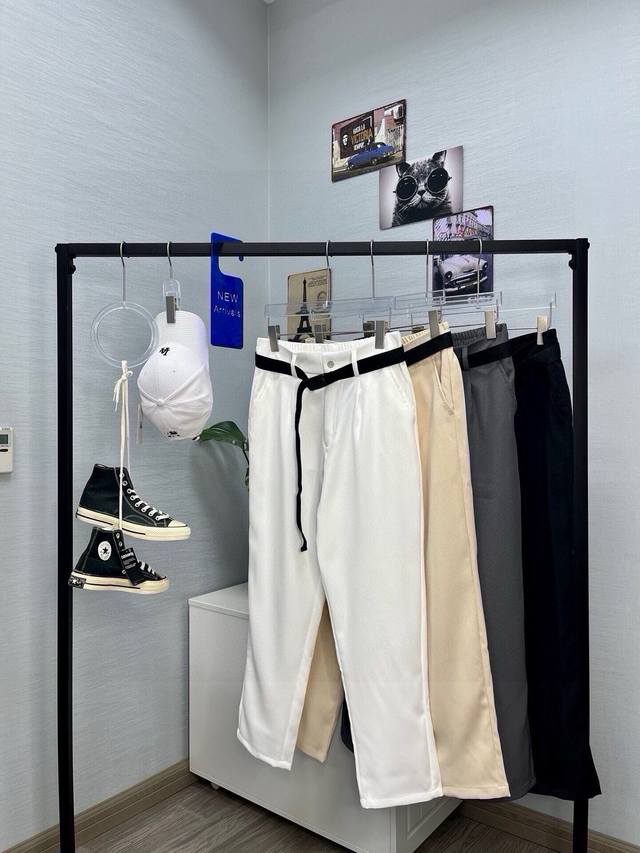 巴黎世家卡扣腰带小西裤 Balenciaga巴黎世家Blcg休闲卡扣腰带直筒裤休闲裤小西裤长裤，简约大气，版型宽松，搭配个性腰带设计，丰富造型，个性满满，面料舒