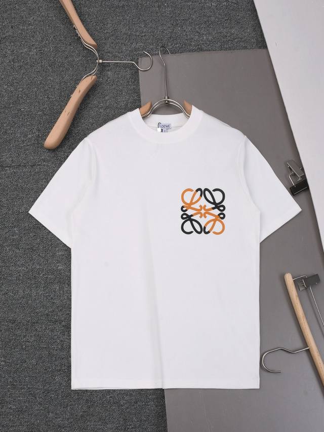 新款上架 2025Ss 新款罗意威印花T恤，简约时尚精致，色彩搭配舒适， 定织定染纯棉洗水面料240克重左右，亲肤细腻柔软， 男女同款 颜色：黑 白，宝兰 尺码