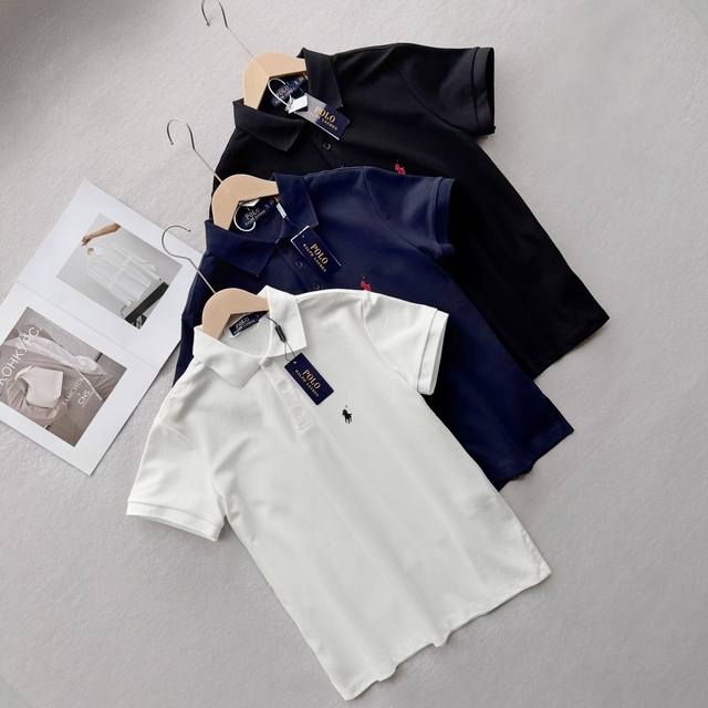 Polo Ralph Lauren 拉夫劳伦经典战马Logo刺绣排扣翻领Polo衫休闲T恤 海外官网同步发售 自带氛围感 兼顾舒适百搭且质感满分 ，是游走于正式