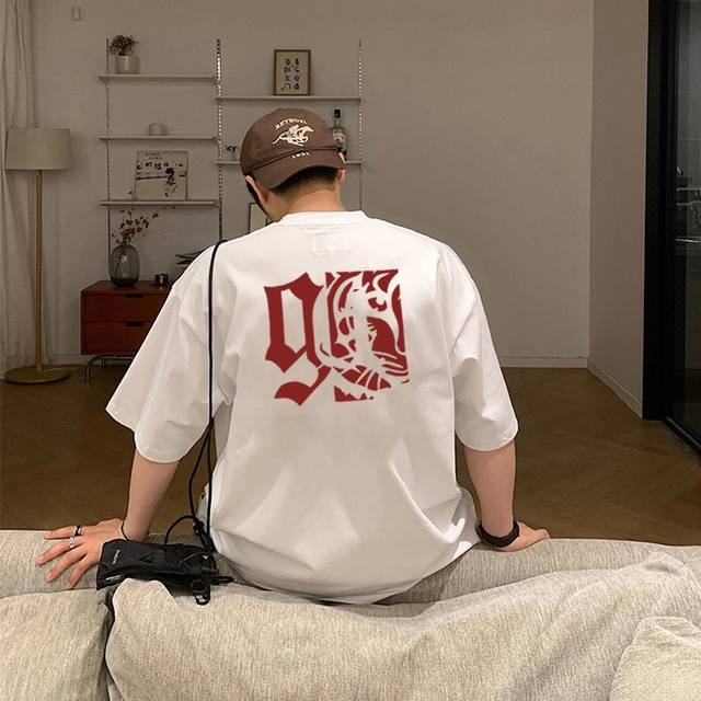 Stone Island 石头岛25Ss新款印花短袖情侣装T恤潮 采用240克定制精梳棉，上身有型！倍有质感！ 印花采用进口浆料印花！颜色鲜艳逼真！逼格满满，档