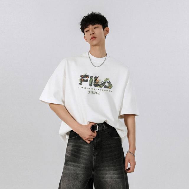 Fila 斐乐T恤，专柜官网限定印花短袖T恤，男女同款 Ins小红书叫你搭配上身，夏季新品首发，版型宽松，260G高克重新疆棉，修饰脸型且舒适有型，近年来深受欢