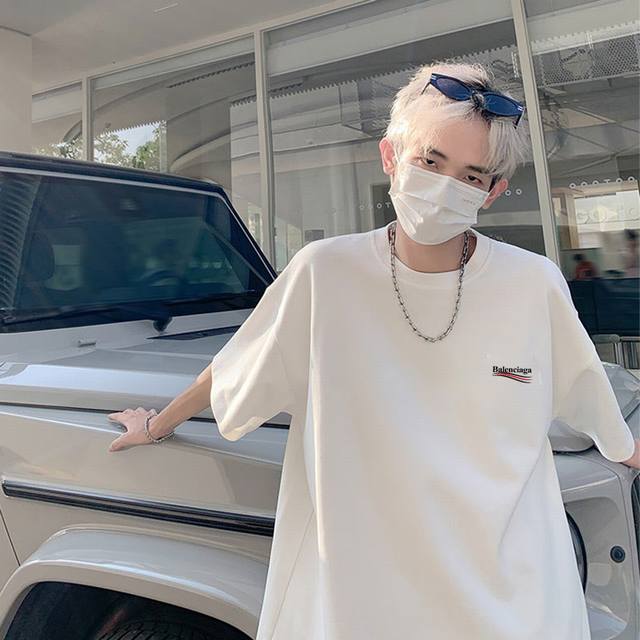 Balenciaga 巴黎世家短袖，专柜款短袖T恤，男女同款 经典Logo，Ins小红书叫你搭配上身，夏季新品首发，版型宽松，修饰脸型且舒适有型，近年来深受欢迎