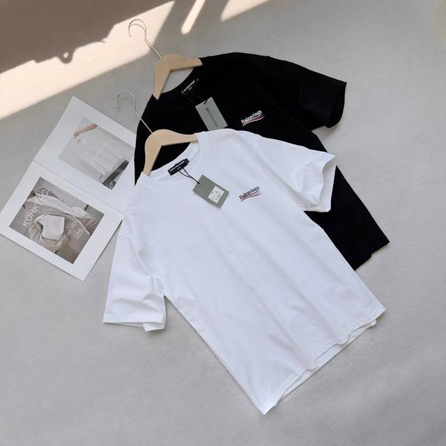 Balenciaga 巴黎世家后背大字母 短袖T恤男女同款 240克纯棉双纱夏日非常舒适透气克重胸口经典的可乐印花 ，潮人必备时尚单品，不挑身材，包容性更强，品