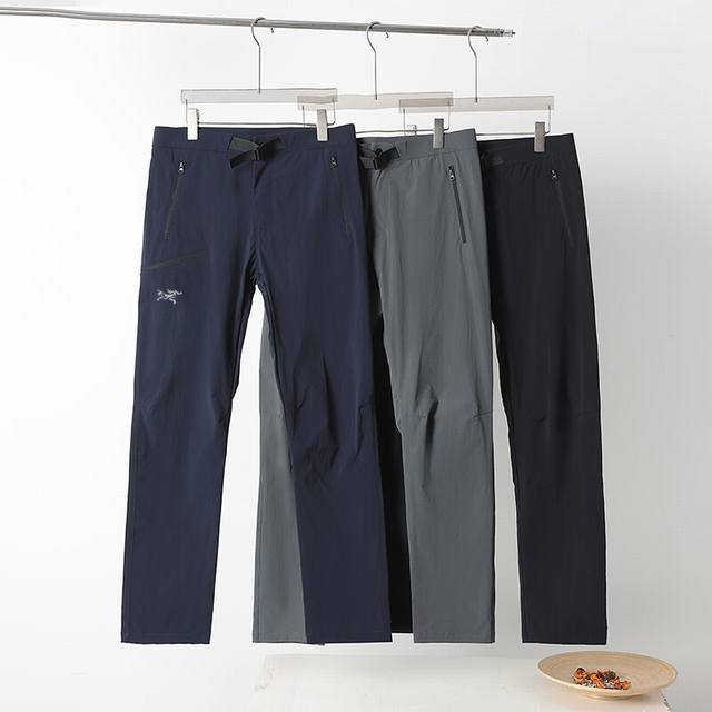 Arc'teryx 始祖鸟海外户外防水冲锋裤，男女同款休闲裤 今年流行的面料，小红书主播推荐，上身质感满满，版型立体，完美修饰腿型，可随意日常搭配，不费劲就能穿