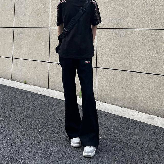 Balenciage 巴黎世家海外官网牛仔裤，男女同款 2025Ss巴黎世家最新款，超经典元素，重工水洗牛仔面料，上身效果完美。，手感柔软带弹力，精工裁剪，男女