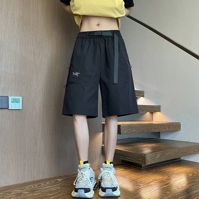 Arc’Teryx 始祖鸟短裤，海外工装机能裤短裤 高品质冲锋短裤，登山裤子，小红书主播推荐，上身质感满满，版型立体，完美修饰腿型，街头风十足，情侣闺蜜可搭！