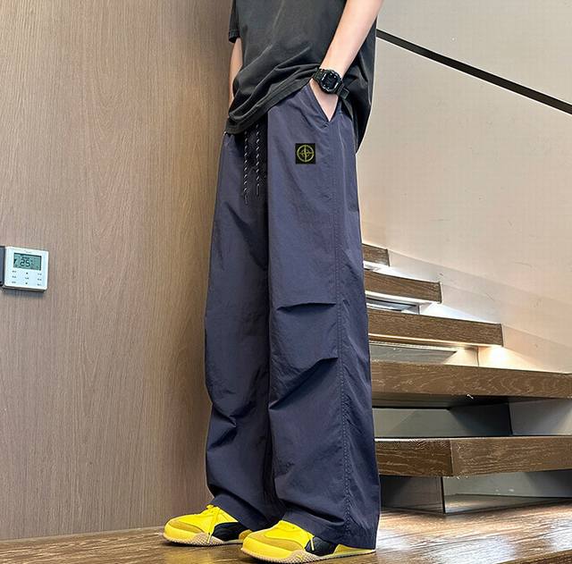Stone Island 石头岛裤子海外专柜冲锋裤机能休闲裤 男女同款 防水冲锋裤，小红书主播推荐，上身质感满满，版型立体，完美修饰腿型，可随意日常搭配，不费劲