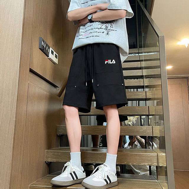 Fila 斐乐五分裤短裤，男女同款 小红书 Ins 抖音爆款，超人气单品，经典Logo，版型好看，上身有型，修饰完美身形，精致裁剪，个性又不夸张，不挑身材，随意
