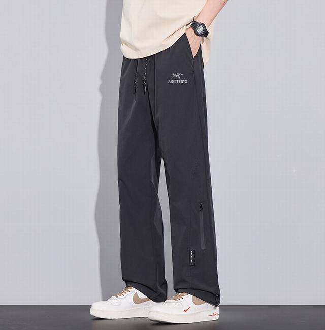 Arc'teryx 始祖鸟海外户外防水冲锋裤，男女同款休闲裤 今年流行的面料，小红书主播推荐，上身质感满满，版型立体，完美修饰腿型，可随意日常搭配，不费劲就能穿