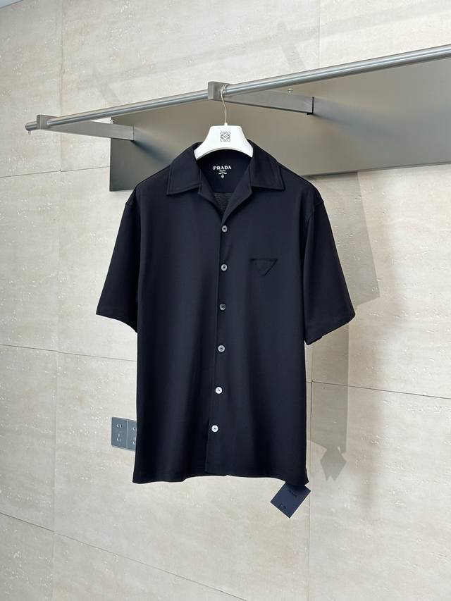 Prada* 普拉达 25Ss新款纽扣短袖衬衫 采用40支珠地双股面料，激光烧花，胶浆印花 布匹酵洗X定制1：1商标 Size：S M L Xl