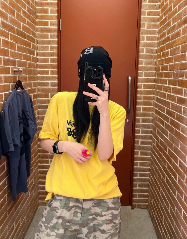 高品质！Stussy25新款骰子情侣款短袖T！宽松版型！ 采用320克精梳纯棉面料！ 斤上身L宽松！女生穿M即可！ 颜色：黑色 黄色 尺码：M L Xl 宽松版