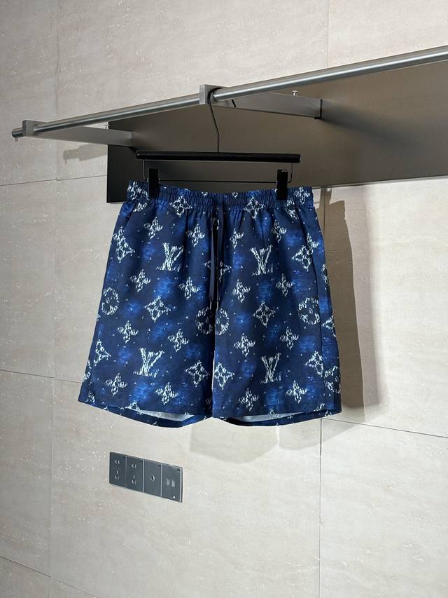 Lv 路易 25Fw星空印花字母图案沙滩短裤 Size：S M L Xl