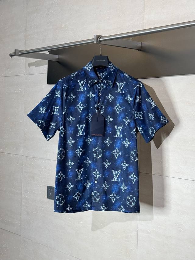 Lv 路易 25Fw星空印花字母图案短袖衬衫 Size：S M L Xl