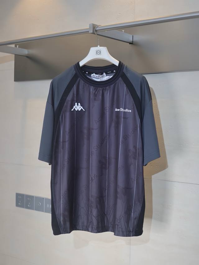 Acne Studios* 25Ss 联名拼接运动短袖T恤 大身面料采用闪光平纹布 吸湿速干 三中面料 两种洞布 拼接而成 胸前滴胶 后领捆采用织带印花而成 S