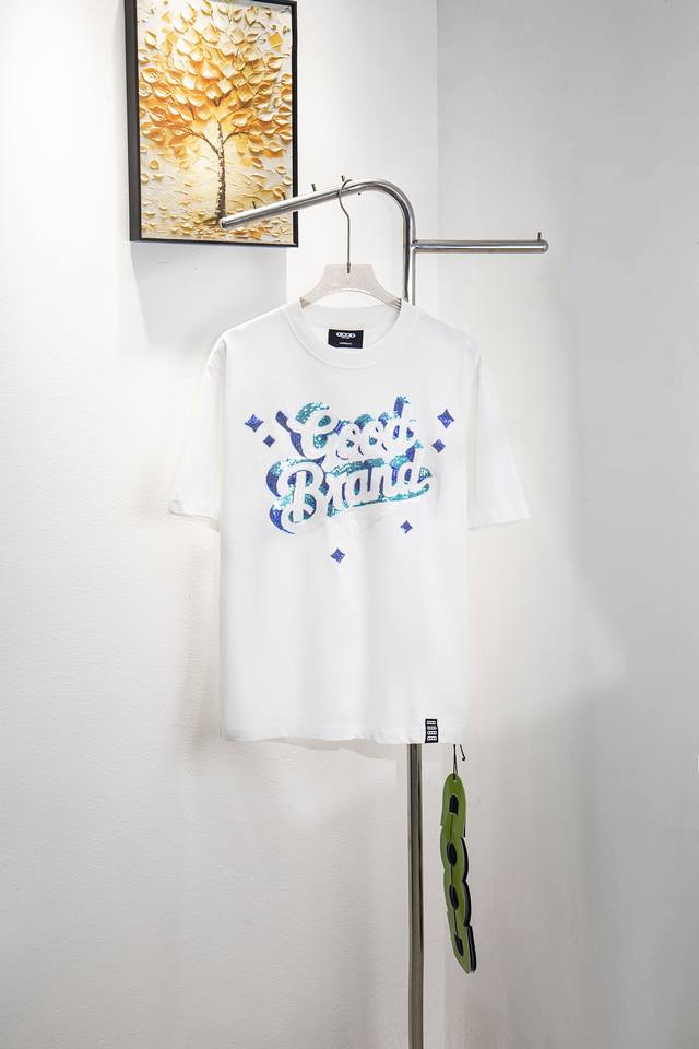 款号：Y185 Goodbrand 立体星星亮片轻奢时尚高级短袖T恤 正儿八经280克纯棉双砂面料 所有面料均已提前做过缩水 品质第一 所见即所得 不会洗一次版