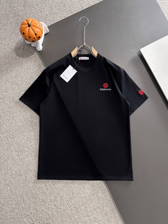 Lulu露露* 2025春夏款上新 原高版本 Lulu 面料采用280克高密度纯棉 不变形 不缩水 工艺介绍：双线走位 采用百灵达刺绣 当下最火款 颜色：黑色