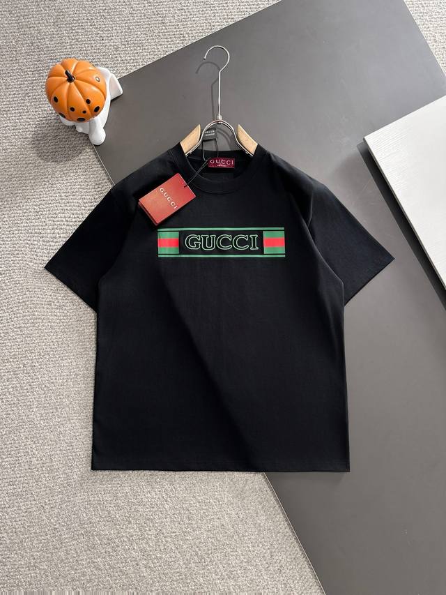 Gucci古驰* 2025春夏款上新 原高版本 古驰 面料采用280克高密度纯棉 不变形 不缩水 工艺介绍：双线走位 百灵达进口刺绣＋印花 专柜对版 颜色：黑色