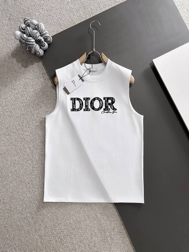 Dior迪奥* 市场独家品质 爆款 2025夏款背心上新 原高版本 迪奥 面料采用340克高密度定制棉 不变形 不缩水 立体垂感爆表 工艺介绍：前幅采用重工牛仔