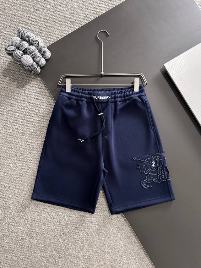 Burberry* 市场独家品质 爆款 2025夏款裤子上新 原高版本 巴宝莉 面料采用350克高密双面华面定制面料 不变形 不缩水 立体垂感爆表 工艺介绍：腰