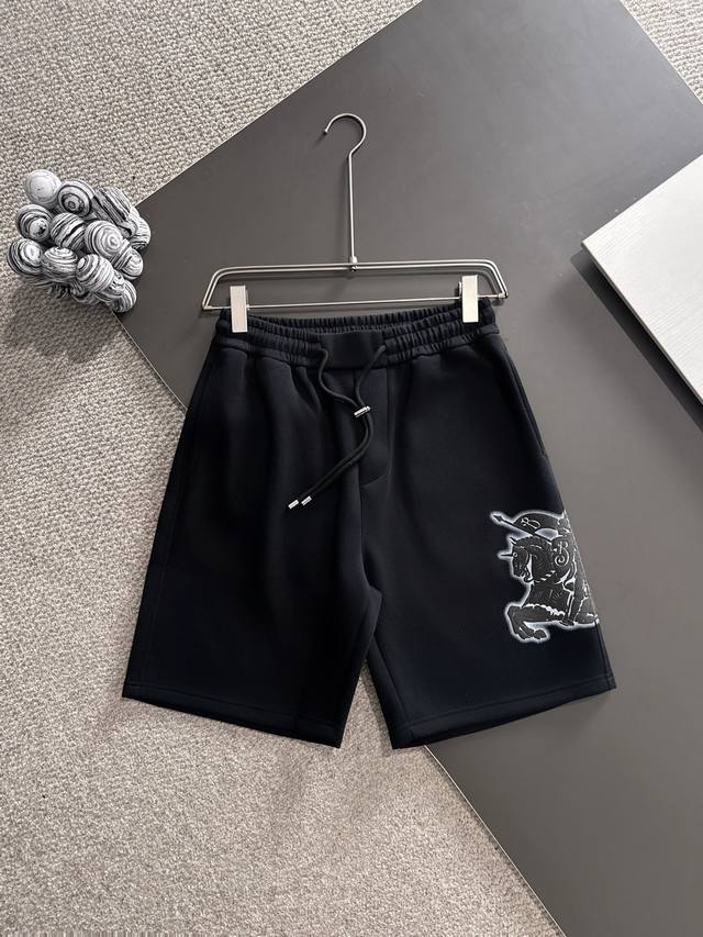 Burberry* 市场独家品质 爆款 2025夏款裤子上新 原高版本 巴宝莉 面料采用350克高密双面华面定制面料 不变形 不缩水 立体垂感爆表 工艺介绍：腰