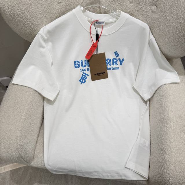 Burberry巴宝莉 2025春夏新款首发最新款短袖圆领立体厚板T恤 高端订制 设计前卫时尚 品牌Logo重工艺印花设计 280克新疆长绒棉面料 穿着舒适.级
