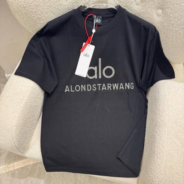 Alo -Alo 25Ss新款春夏圆领宽松立体烫钻短袖T恤 重磅260G精梳赛络纺百分百纯棉面料 告别透薄尴尬 3倍密度撑起立体廓形耐受暴力机洗考验不变形 双车