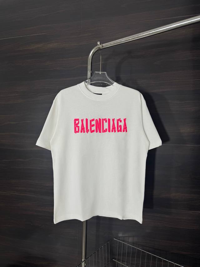 款号：He258 Balenciaga-巴黎世家3M刺绣圆领短袖 面料采用280克双股双纱纯棉面料，手感舒适柔软，上身舒适透气，领口采用同缸同色罗纹，不紧绷，不